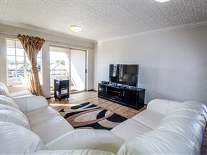 3 Bed Apartment in Florida Glen