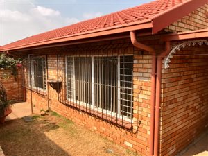 2 Bed Townhouse in Krugersdorp North