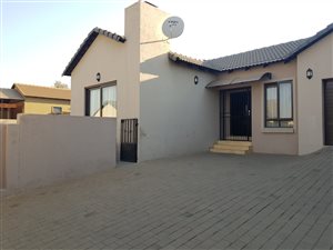 3 Bed House in Thatchfield