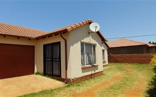 3 Bedroom House in Chantelle