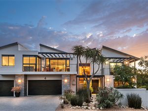 6 Bed House in Somerset West Central