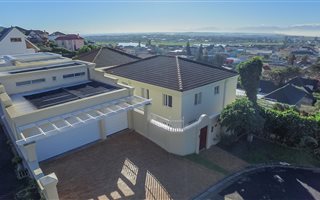 5 Bedroom House in Muizenberg