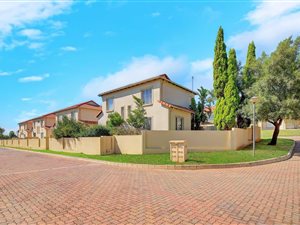 2 Bed House in Roodepoort Central