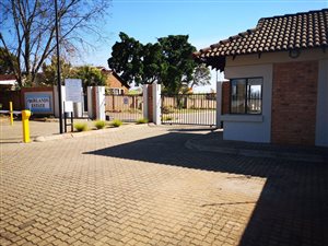 755 m² Land available in White River