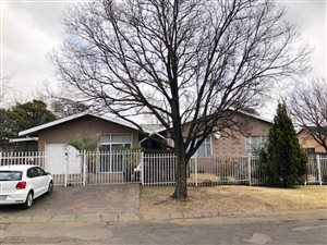 5 Bed House in Suidrand