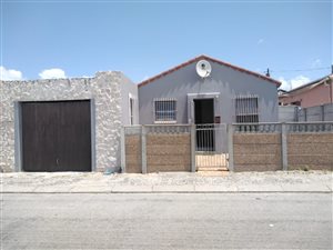 3 Bed House in Strandfontein