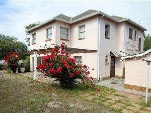5 Bed House in Pinelands
