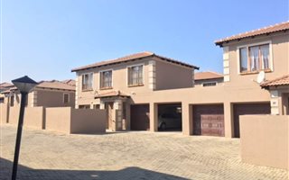 3 Bedroom Cluster in Rooihuiskraal