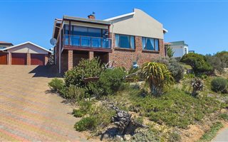3 Bedroom House in Stilbaai