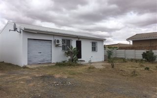 2 Bedroom House in Eendekuil