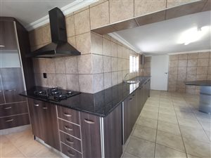 4 Bed House in Zeekoevlei