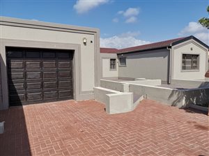 4 Bed House in Zeekoevlei