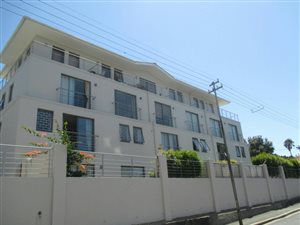 2 Bedroom Apartment in Wynberg