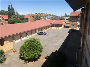 Bachelor apartment in Adamayview
