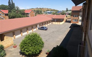 Bachelor apartment in Adamayview
