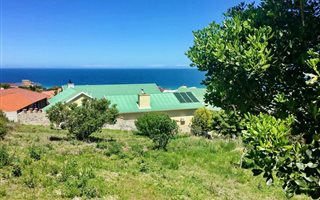 893 m² Land available in Outeniqua Strand