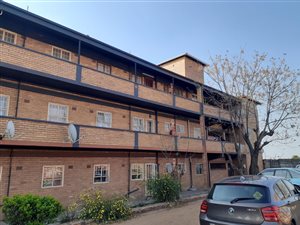 2 Bed Apartment in Vanderbijlpark CW