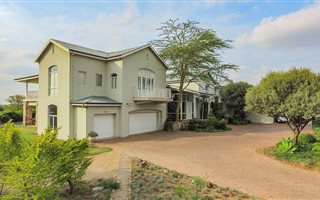 4 Bedroom House in Waterfall Equestrian Estate