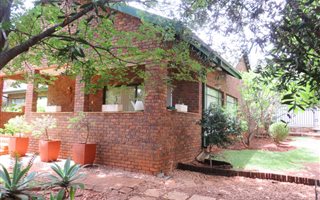 4 Bedroom House in Magalieskruin