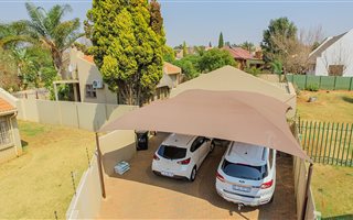 3 Bedroom House in Glen Marais