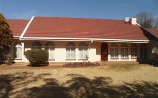 4 Bedroom House in Fichardtpark