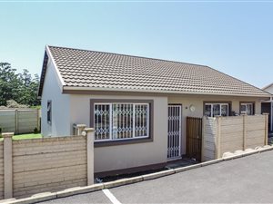 3 Bed Apartment in Sarnia