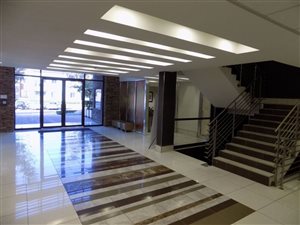693 m² Office Space in Greenstone Hill
