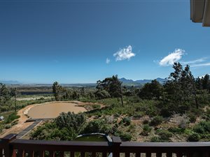 1350 m² Farm in Gordons Bay Central