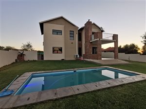 4 Bed House in Pebble Rock