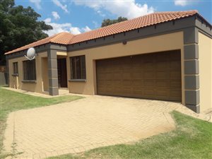 3 Bed Townhouse in Jackaroo Park
