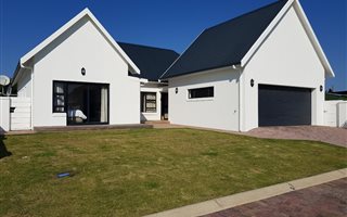 2 Bedroom House in St Francis Links