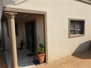 9 Bed House in Bram Fisherville