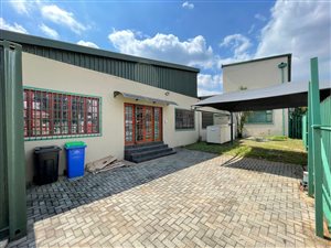 377 m² Industrial space in Fontainebleau
