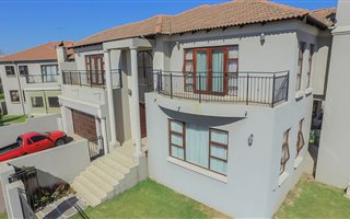 4 Bedroom Cluster in Greenstone Hill