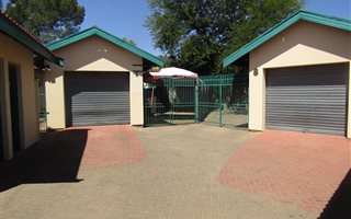 2 Bedroom Townhouse in Oranjesig