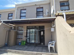 3 Bed Townhouse in Wynberg Upper