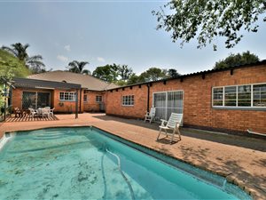 6 Bed House in Greenside