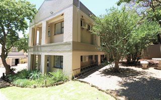 120 m² Office Space in Northcliff