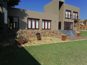 3 Bed House in Kameeldrift East