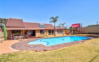 3 Bedroom House in Van Riebeeck Park