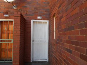 Bachelor apartment in Vanderbijlpark CW5