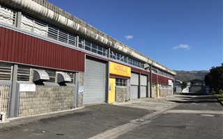 400 m² Industrial space in Retreat