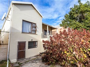 6 Bed House in Southernwood