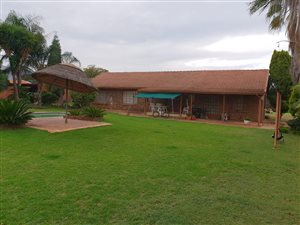 10.2 ha Farm in Kameeldrift West
