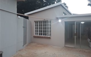 1 Bedroom Garden Cottage in Hurlyvale