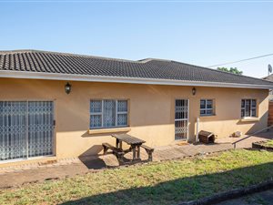 4 Bed Townhouse in Kenville
