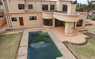 6 Bedroom House in Bergbron