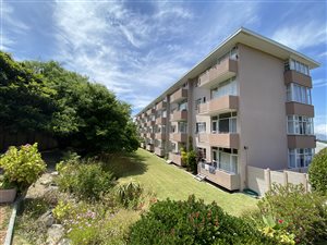 1 Bed Apartment in Wynberg Upper
