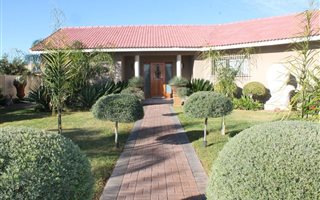 4 Bedroom House in Keidebees