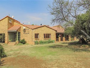 4 Bed House in Mooiplaats AH